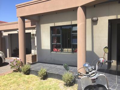 House For Rent in Claremont, Cape Town