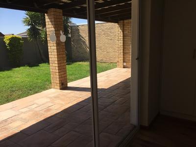 Townhouse For Rent in Eikenbosch, Kuilsriver