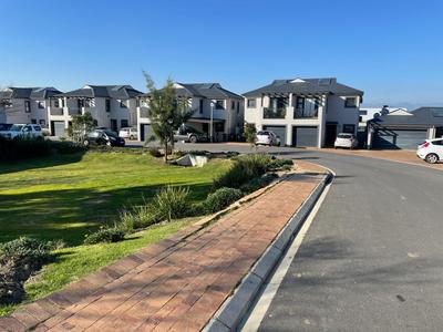 Complex For Sale in Langeberg Ridge, Cape Town
