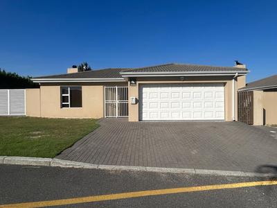 House For Rent in Protea Heights, Brackenfell
